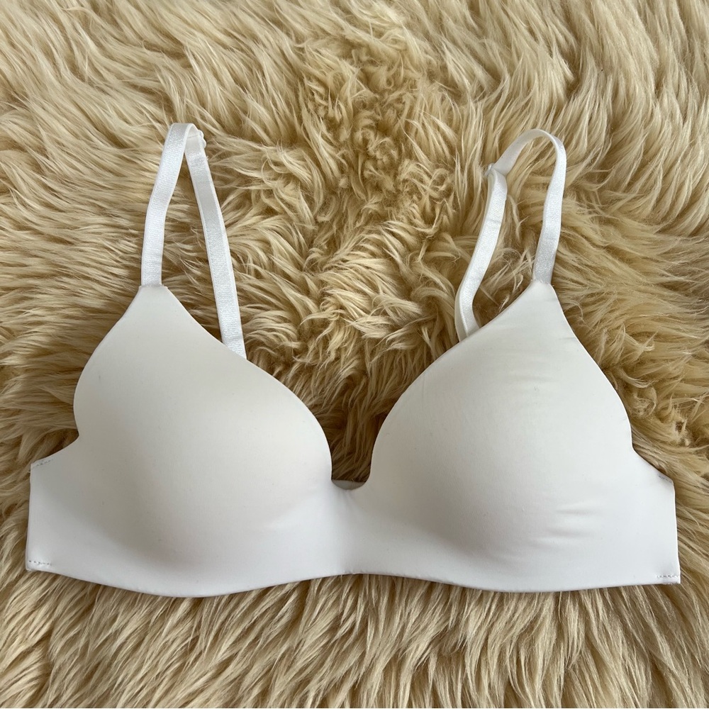 Victoria’s Secret white wireless bra